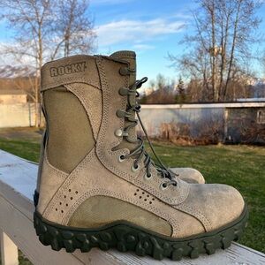 NWOT Rocky S2V Men’s Size 7.5 M Special Ops Green Suede Combat Military